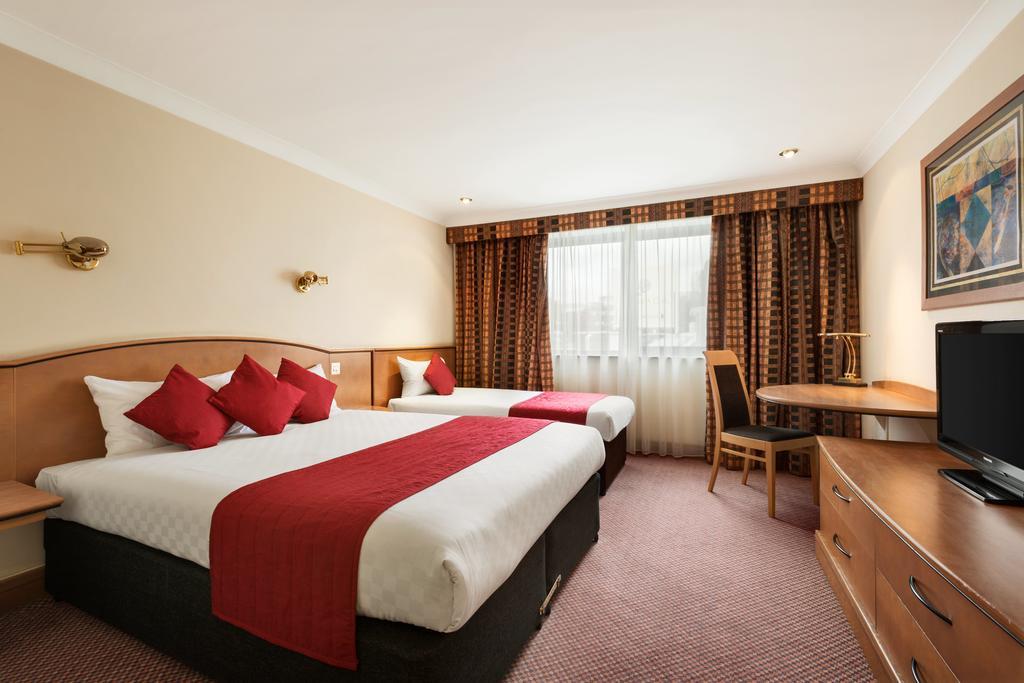 Ramada Hatfield Hatfield  Eksteriør bilde